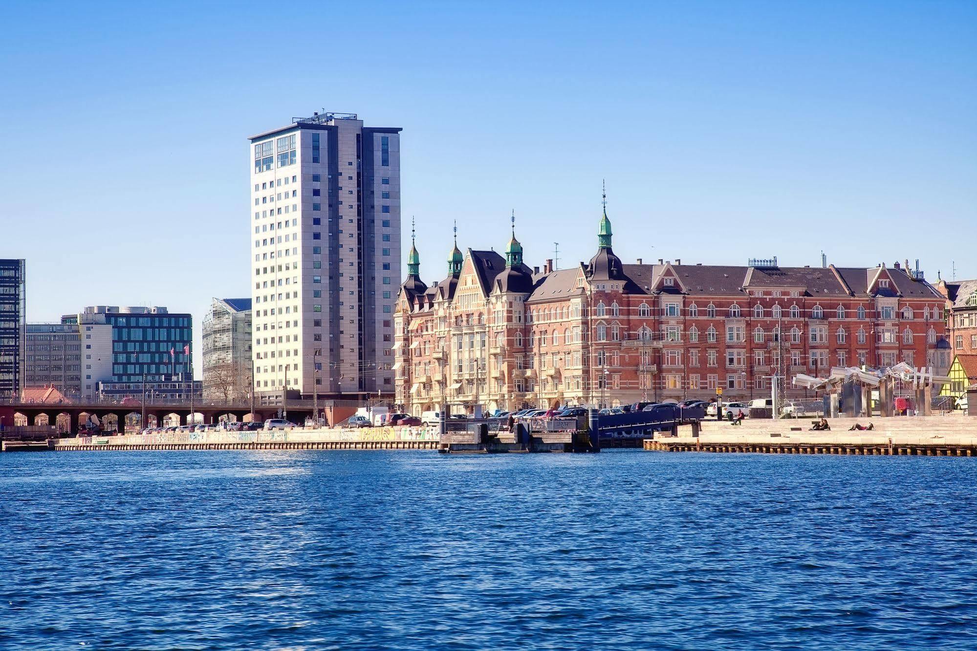 Vandrarhem Danhostel & *